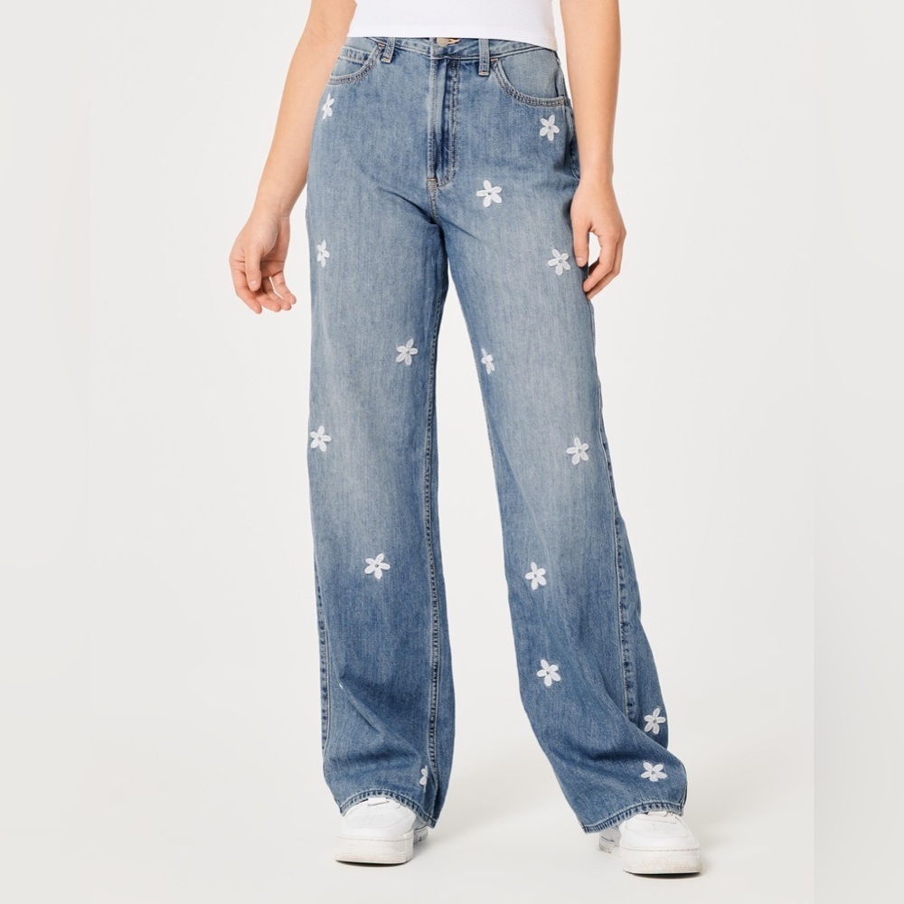 Hollister Co. Floral Embroidered Blue Jeans - Picture 3 of 14
